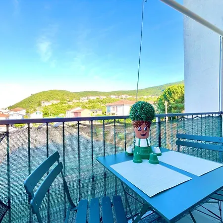 Oasis, A 5 Min Dal Mare Con Parcheggio Gratuito アパート アルベンガ